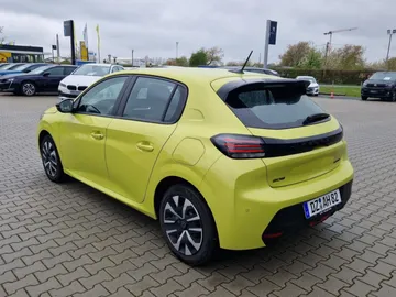 Car image 26