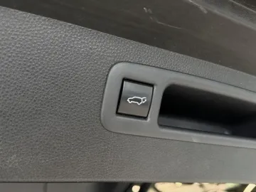 Car image 40