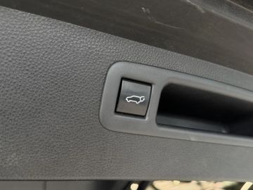 Car image 40