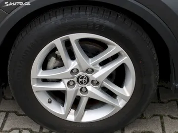 Car image 24