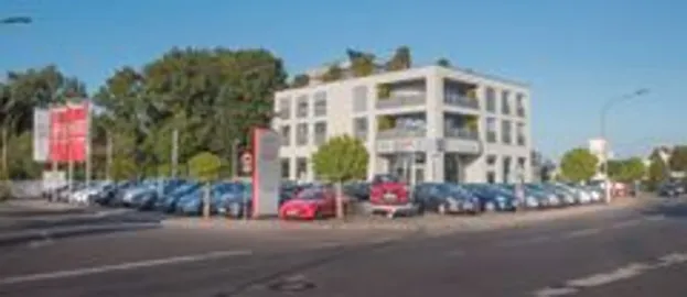 Car image 18