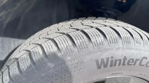 Car image 24