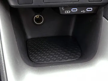 Car image 36