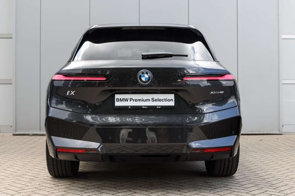 BMW iX xDrive40 240 kW image number 6