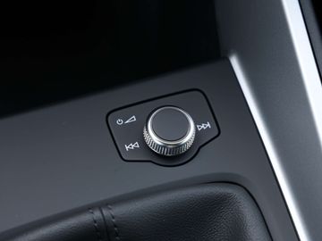 Car image 37