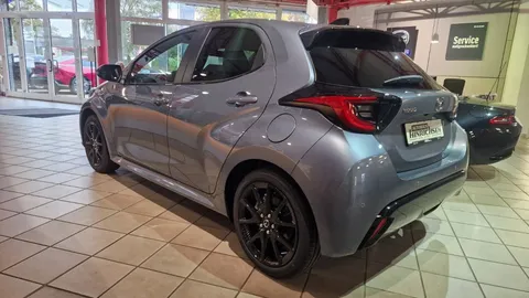 Car image 4