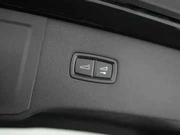 Car image 48
