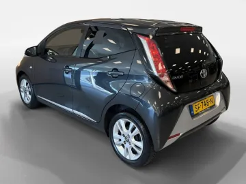 Car image 5