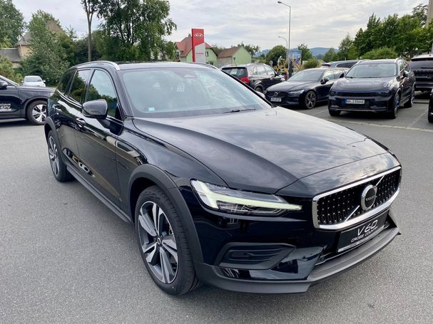 Volvo V60 Cross Country AWD B4 145 kW image number 2