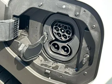 Car image 32