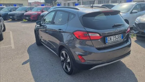 Car image 4