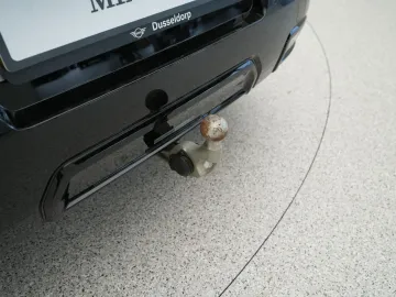 Car image 32