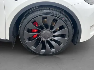 Car image 36