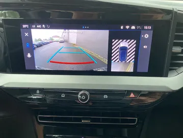 Car image 10