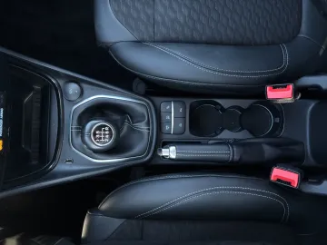 Car image 23