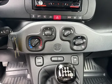 Car image 19