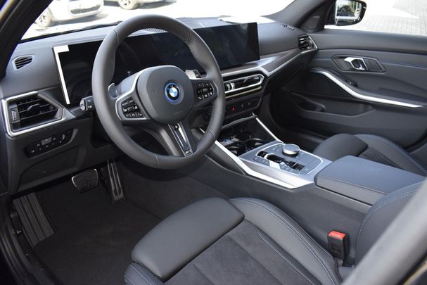 BMW 330e Touring xDrive 215 kW image number 4