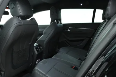 Car image 37