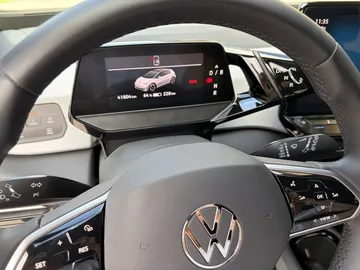 Car image 32