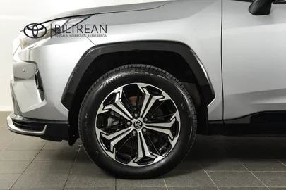 Car image 19