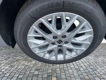 Car image 22
