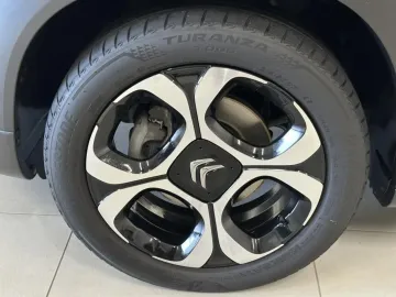 Car image 34