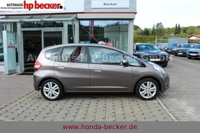 Car image 5