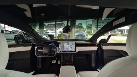 Car image 17