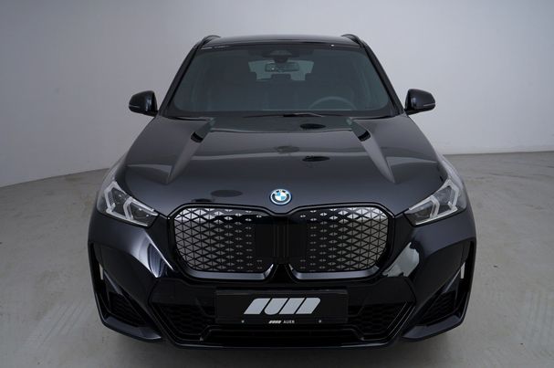 BMW iX1 eDrive20 150 kW image number 3