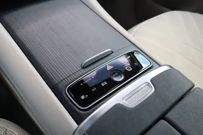 Car image 32