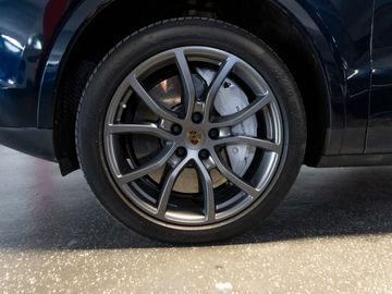 Car image 32