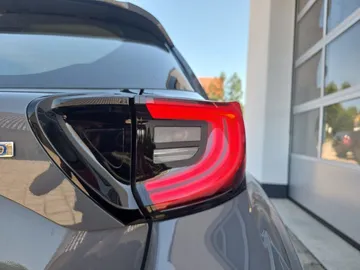Car image 26