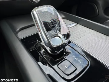 Car image 40