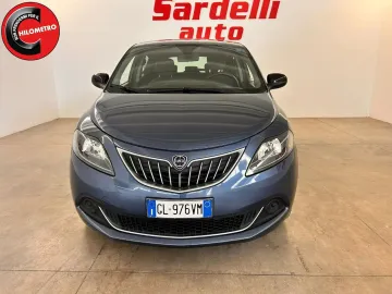 Car image 3