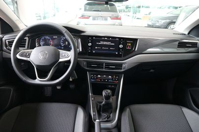 Car image 25