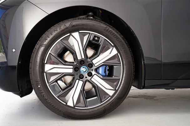 BMW iX xDrive50 385 kW image number 14