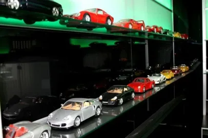 Car image 20
