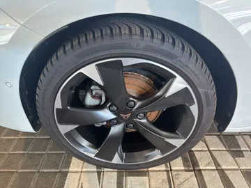 Car image 28