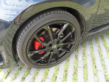Car image 32