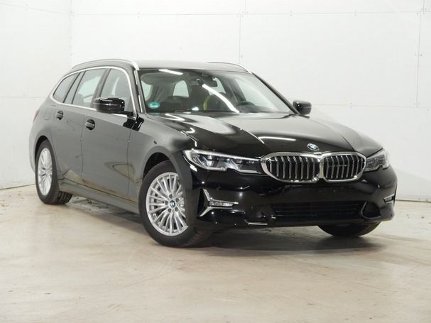 BMW 330i Touring xDrive Luxury Line 190 kW image number 2