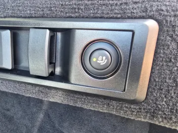 Car image 34