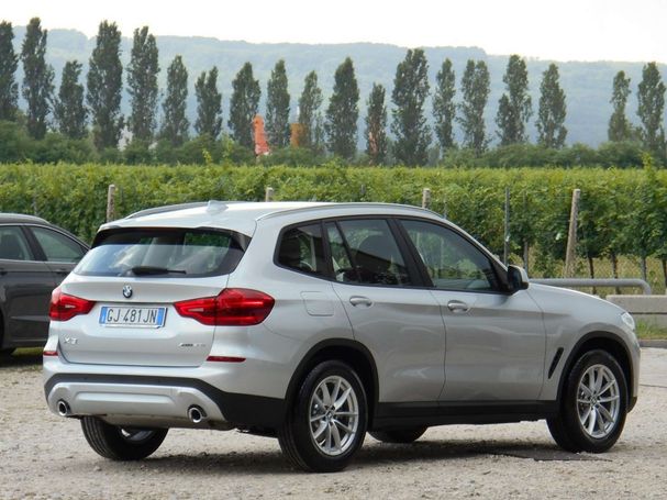 BMW X3 xDrive20i Advantage 135 kW image number 2