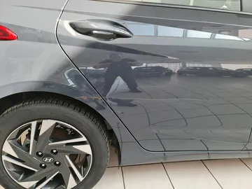 Car image 24