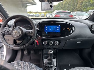 Car image 12