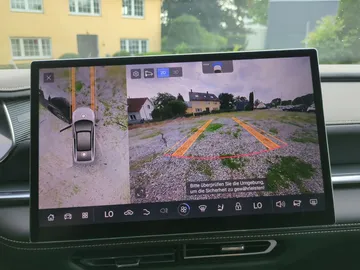 Car image 25