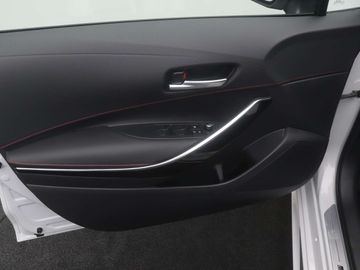 Car image 30