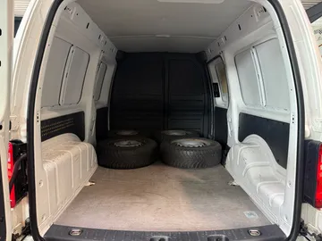Car image 32