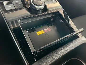 Car image 29