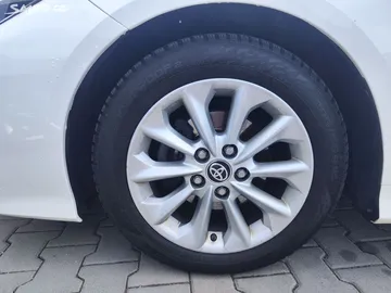 Car image 27