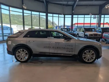 Car image 5